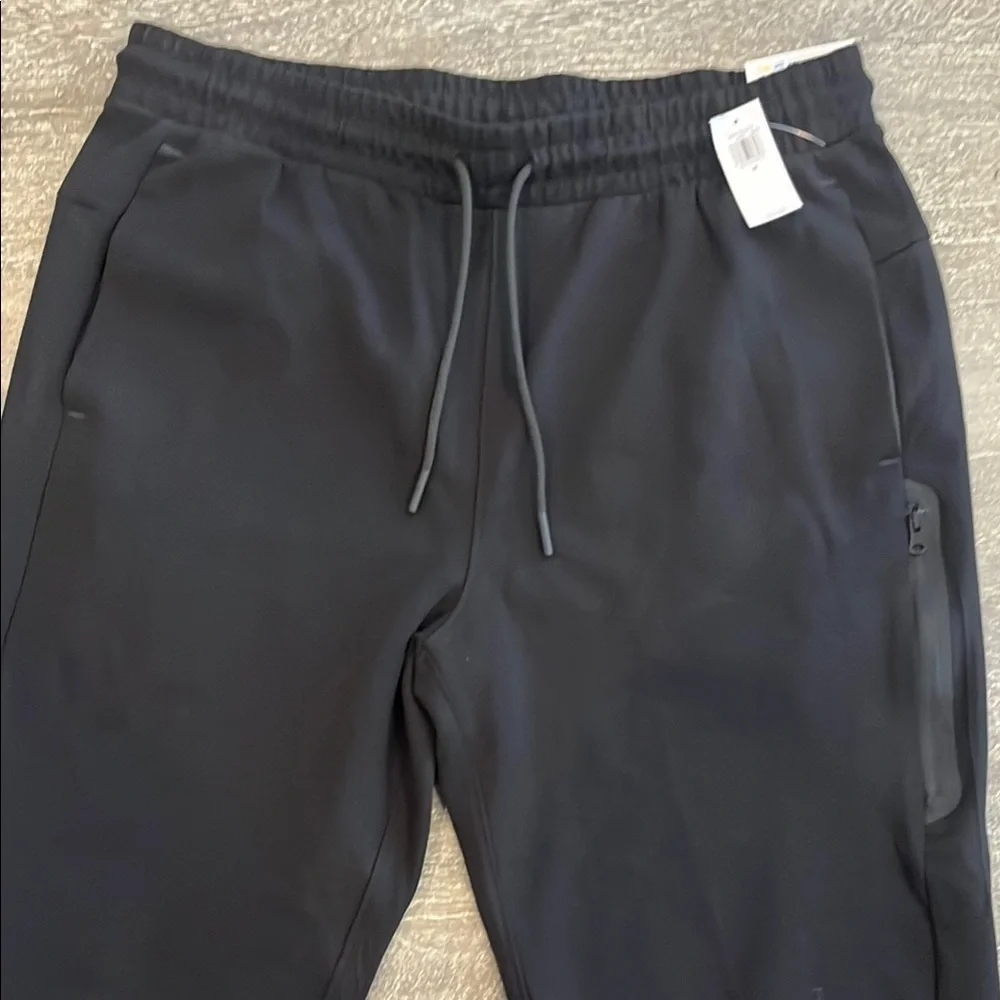 New Men’s Old Navy Black Fleece Joggers Medium